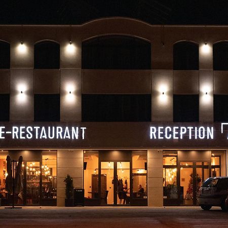 Hotel Aloha Ni Kültér fotó