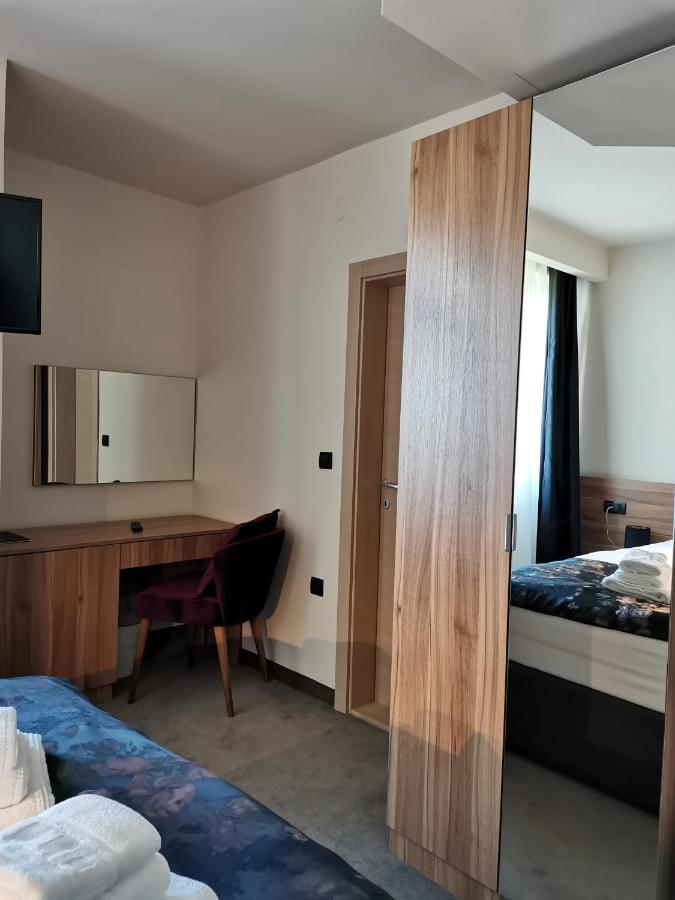 Hotel Aloha Ni Kültér fotó