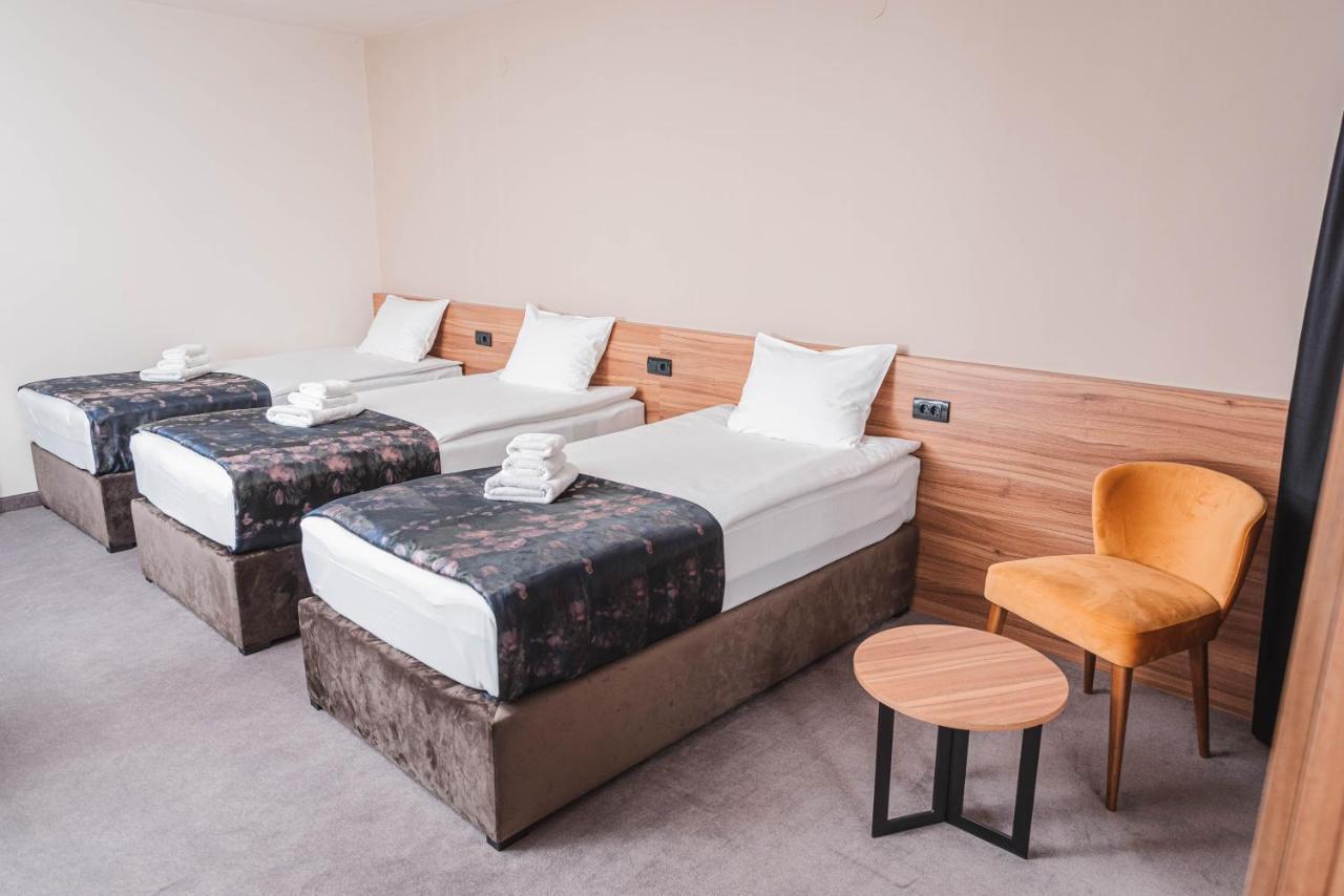 Hotel Aloha Ni Kültér fotó