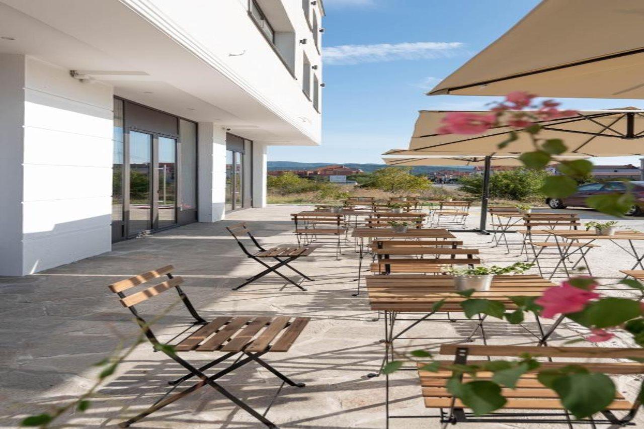 Hotel Aloha Ni Kültér fotó