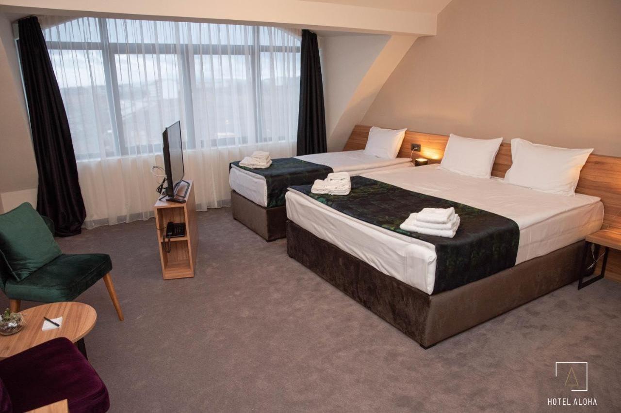 Hotel Aloha Ni Kültér fotó