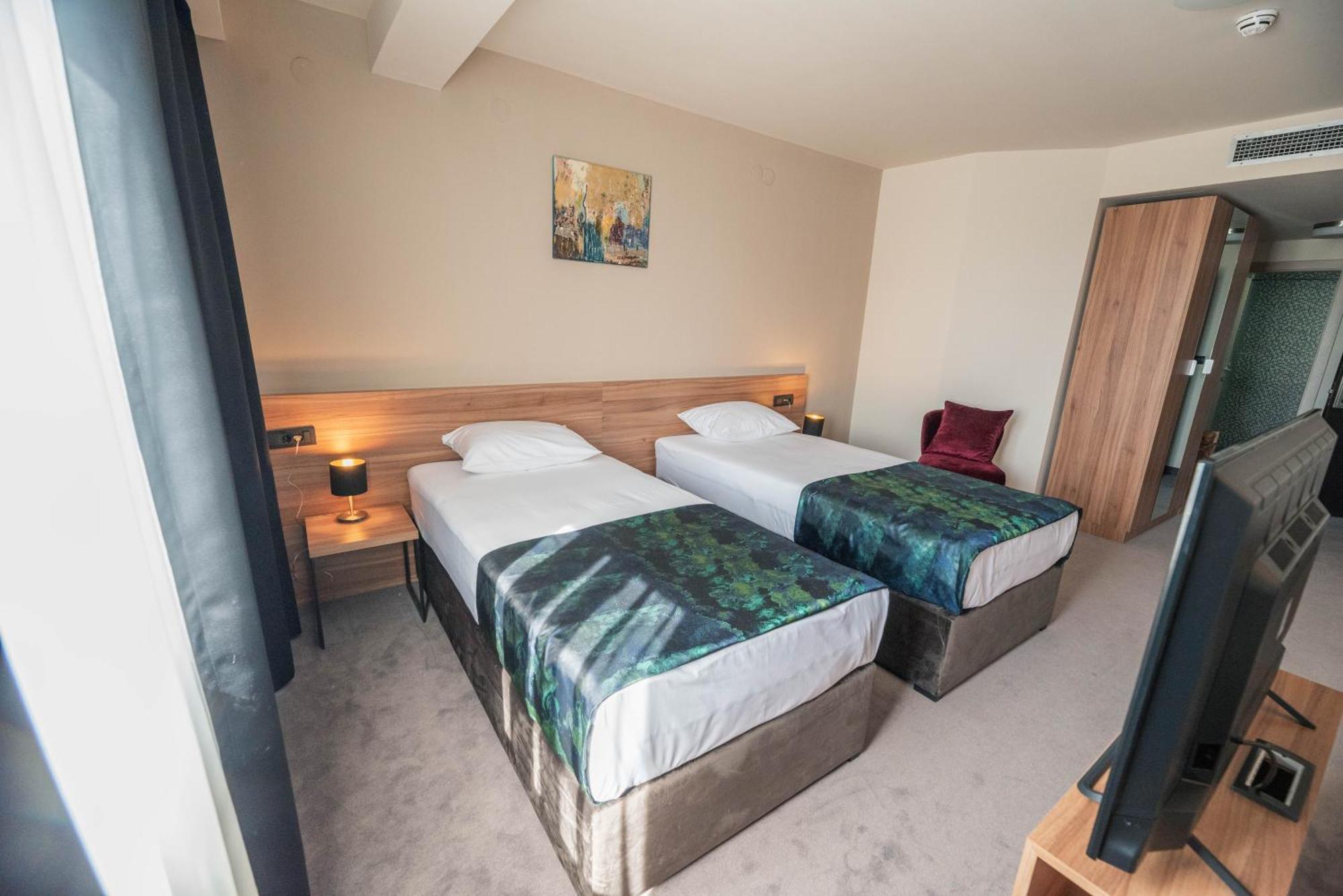 Hotel Aloha Ni Kültér fotó