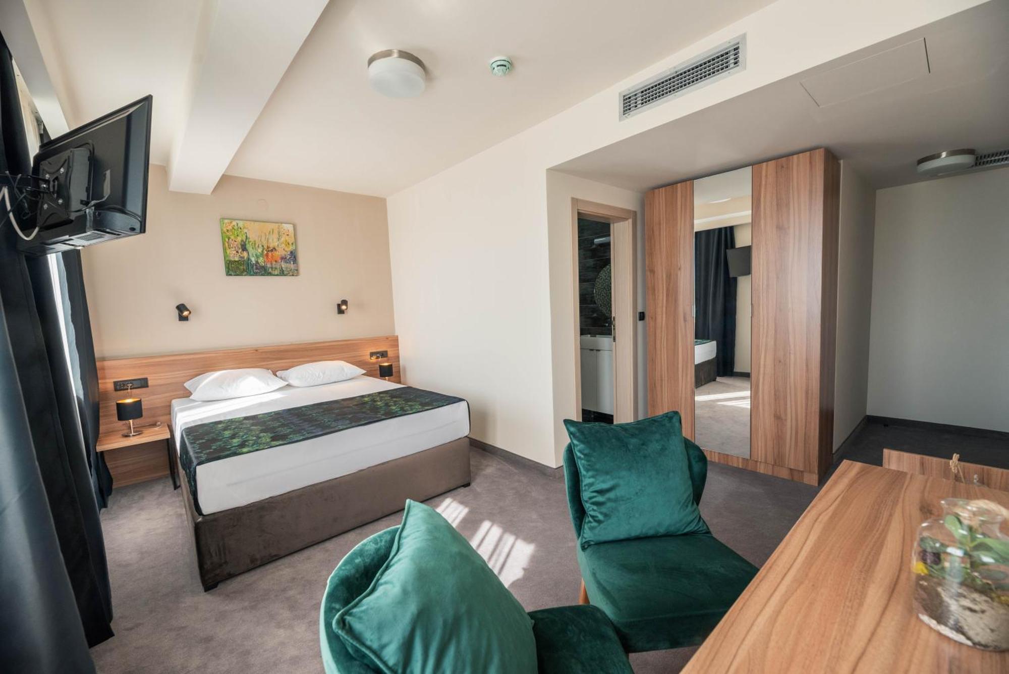 Hotel Aloha Ni Kültér fotó