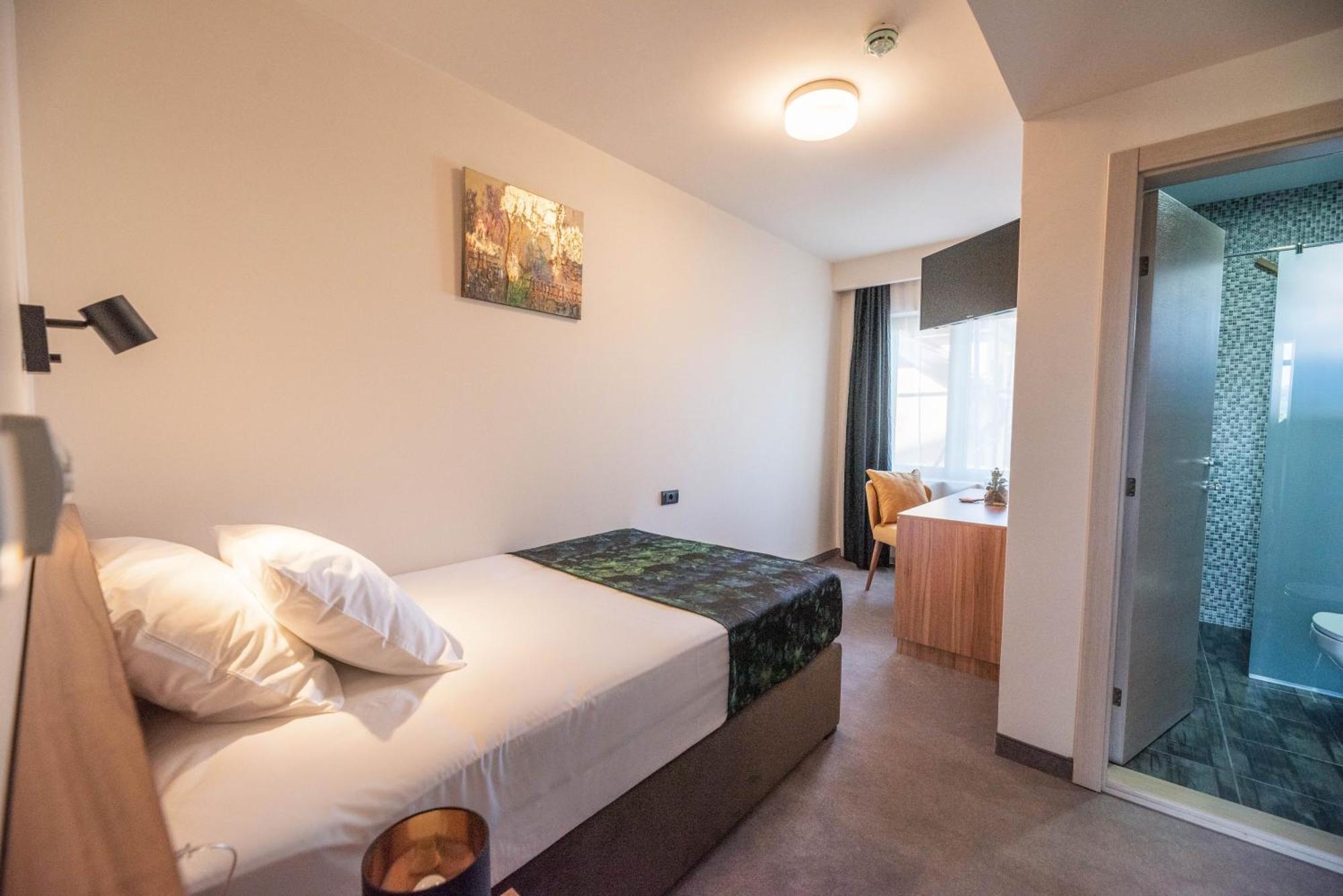 Hotel Aloha Ni Kültér fotó