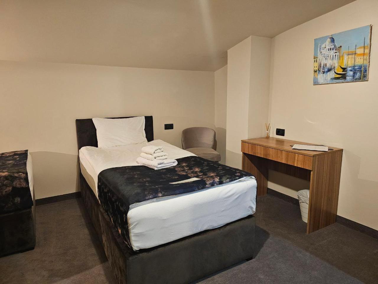 Hotel Aloha Ni Kültér fotó