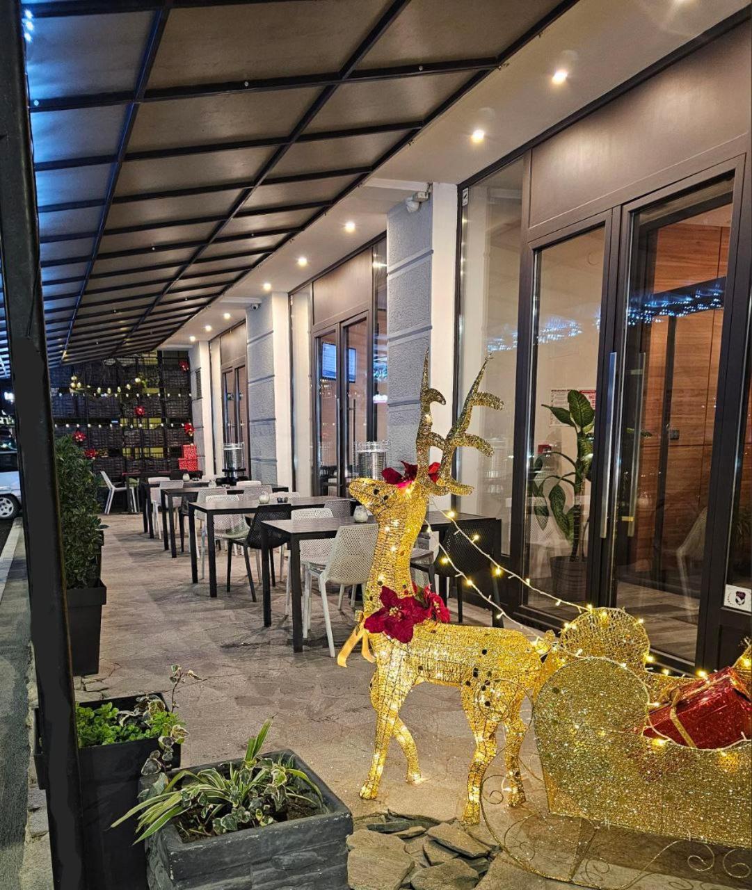 Hotel Aloha Ni Kültér fotó