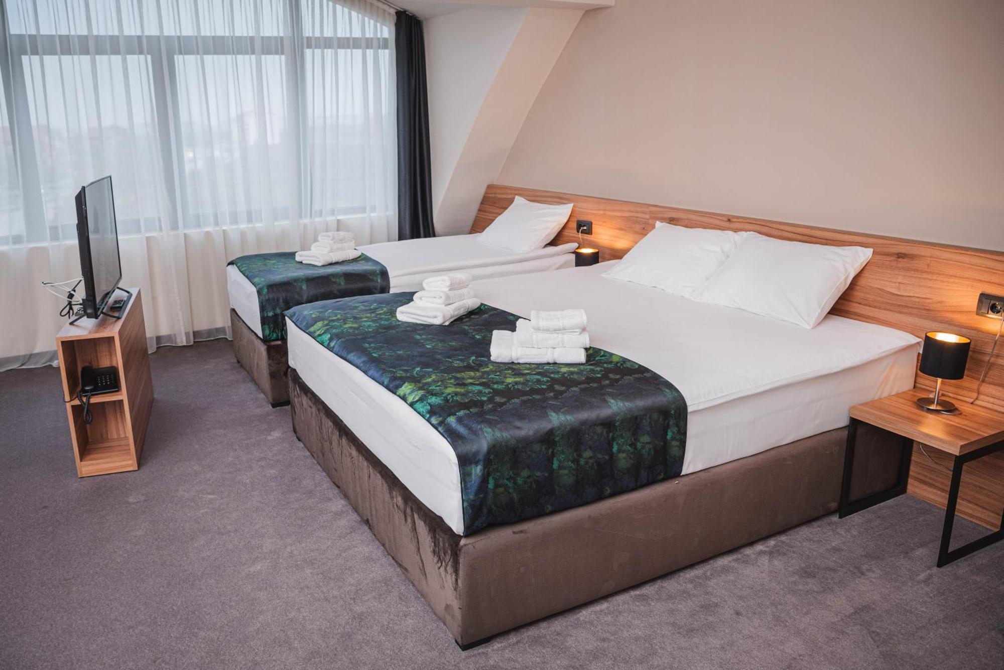 Hotel Aloha Ni Kültér fotó