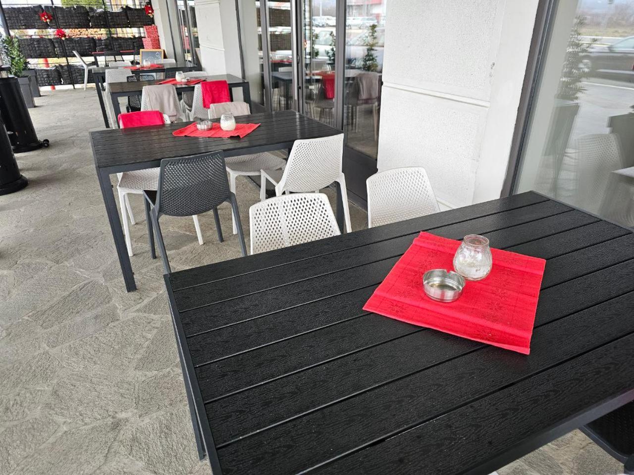 Hotel Aloha Ni Kültér fotó