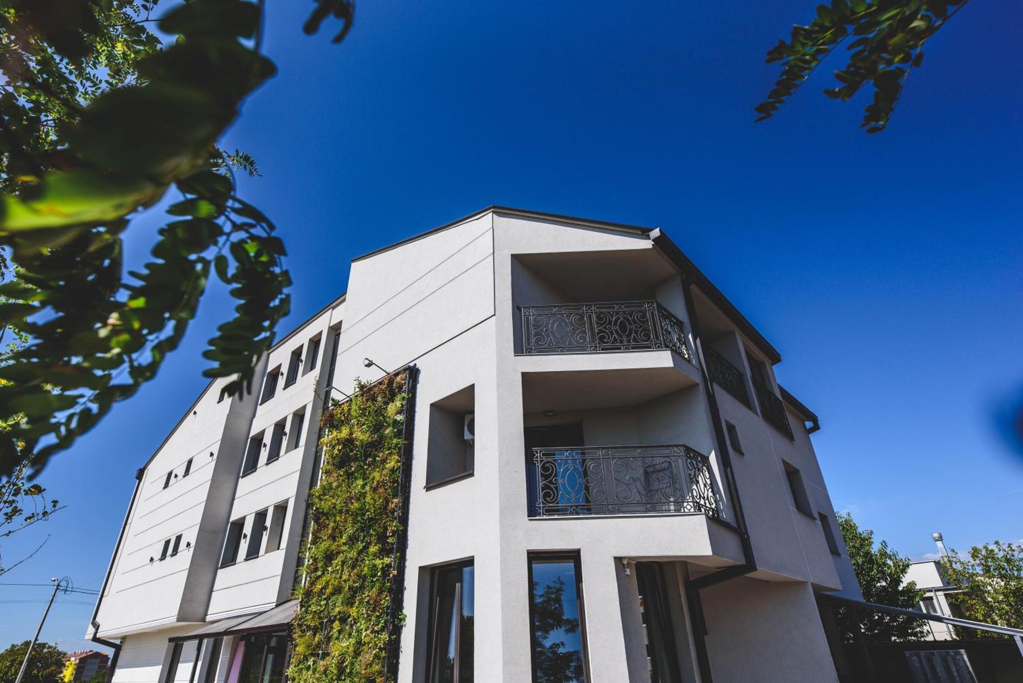 Hotel Aloha Ni Kültér fotó