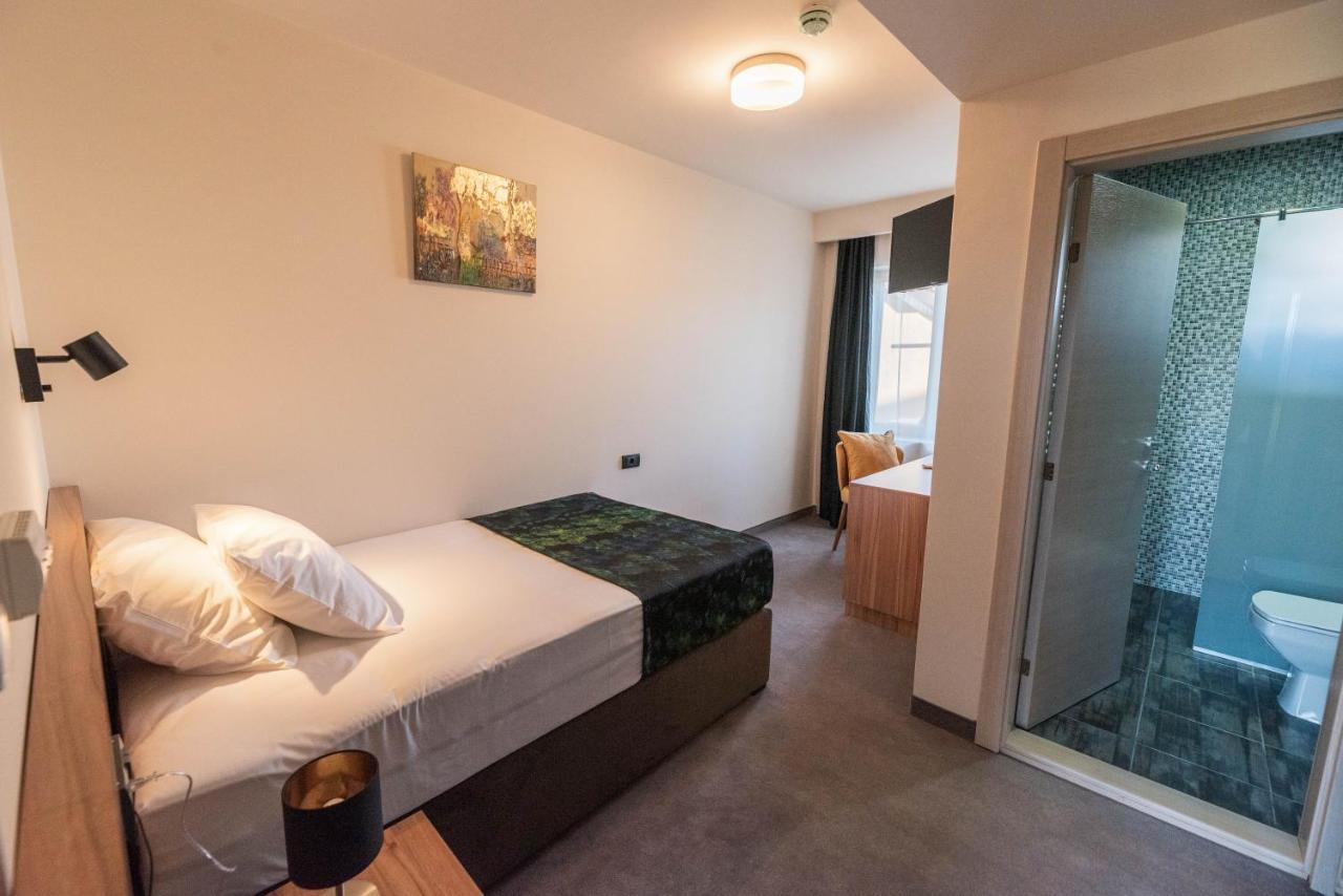 Hotel Aloha Ni Kültér fotó