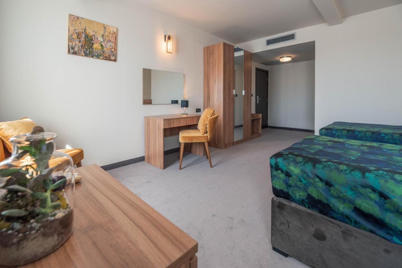 Hotel Aloha Ni Kültér fotó