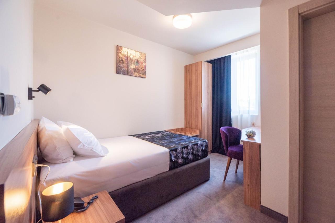 Hotel Aloha Ni Kültér fotó