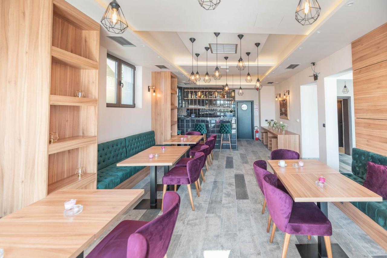 Hotel Aloha Ni Kültér fotó