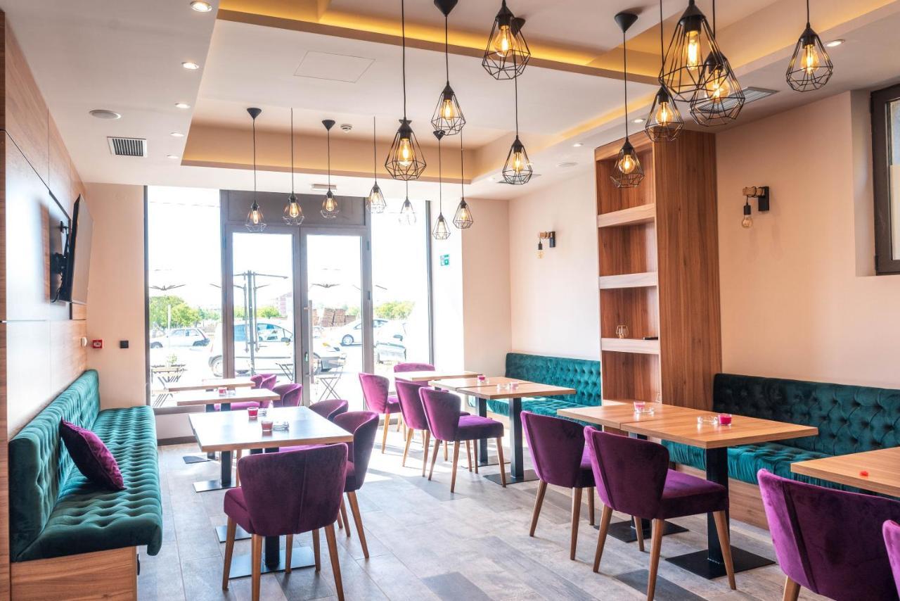 Hotel Aloha Ni Kültér fotó