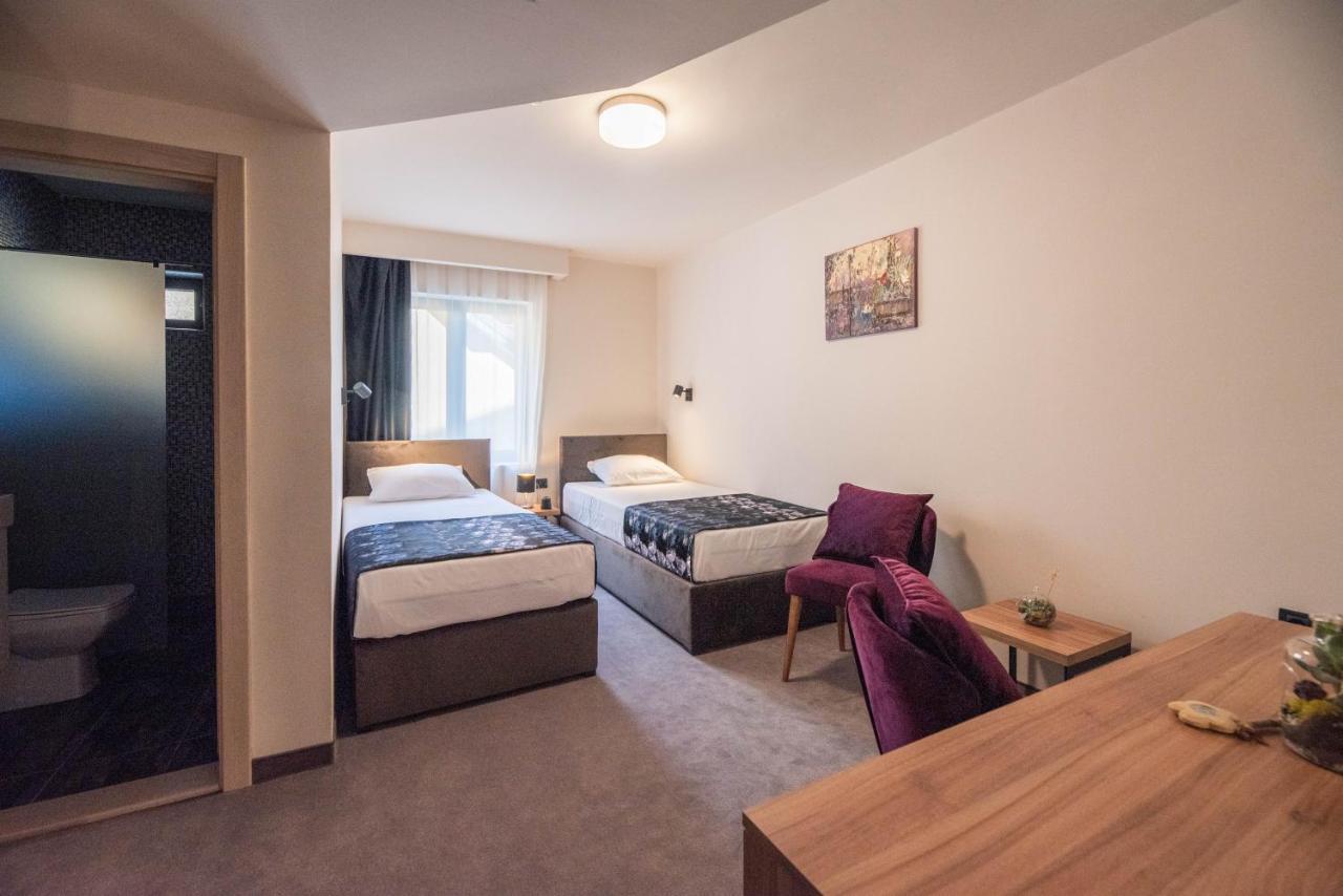 Hotel Aloha Ni Kültér fotó